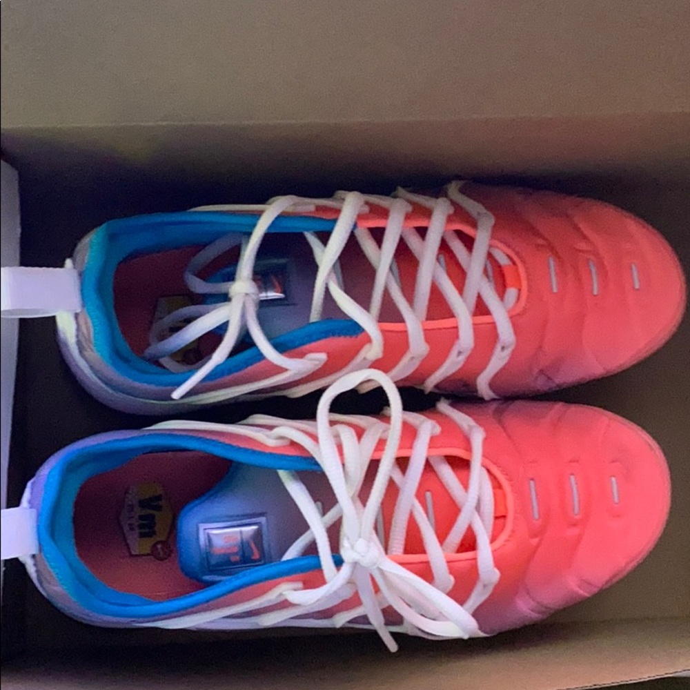 Nike vapormax plus lava glow